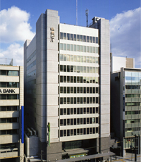 ���L���r��